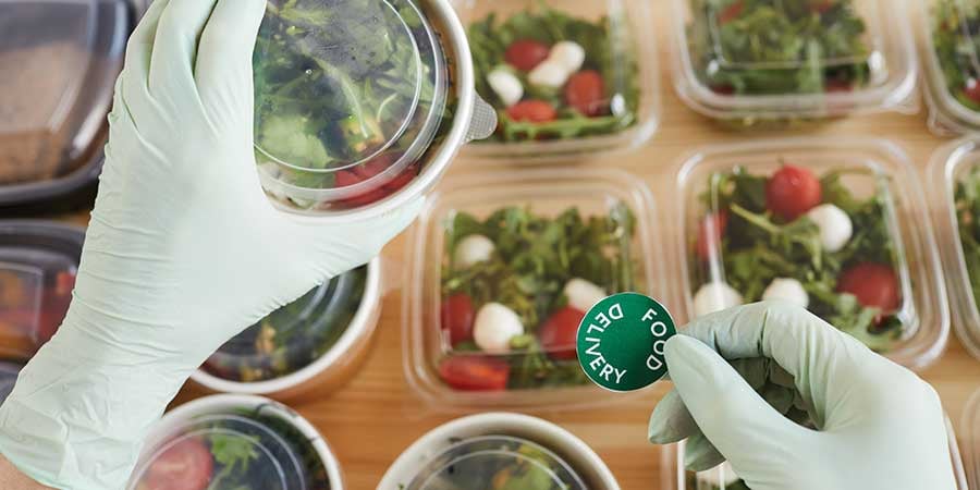 What to Look For In a Labeling Machine for Meal Delivery Kits